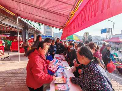 基長鎮(zhèn)普法進集市 法律‘干貨’惠萬家，社會經(jīng)濟咨詢助力民生
